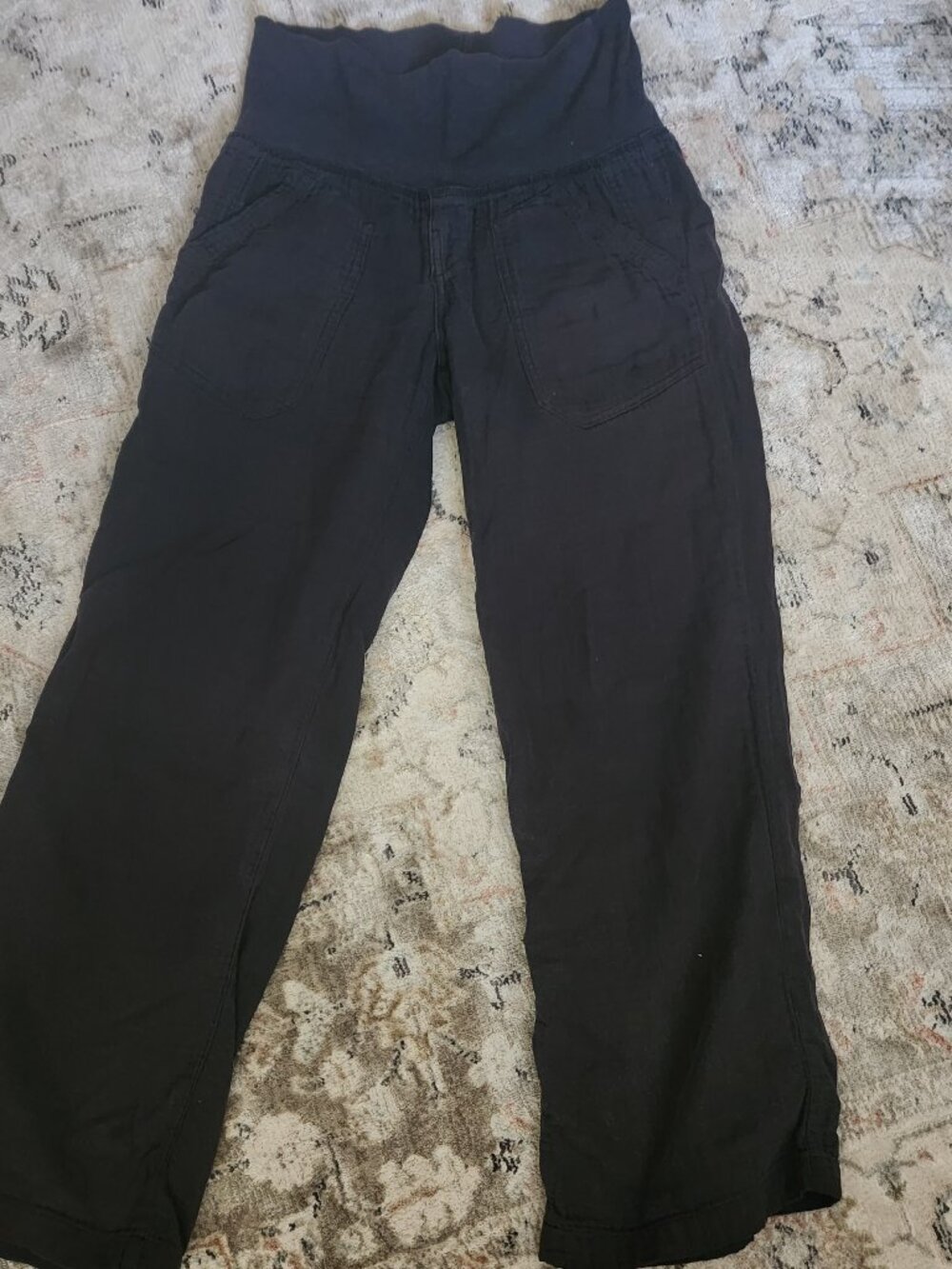 Democracy straight leg Women's Pants. Fold waist, pockes, light weight.